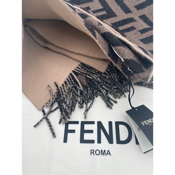 $2100 BRAND NEW FENDI REVERSIBLE WOOL CASHMERE FF LOGO CAPE PONCHO SHAWL NWT - Picture 14 of 16